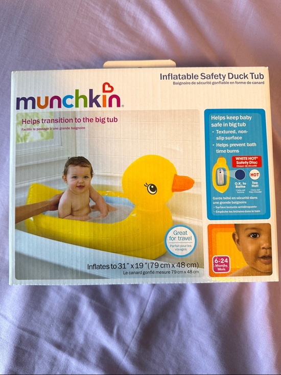 Munchkin Other - Munchkin Yellow Inflatable Duck Bath Seat with Orange Beak